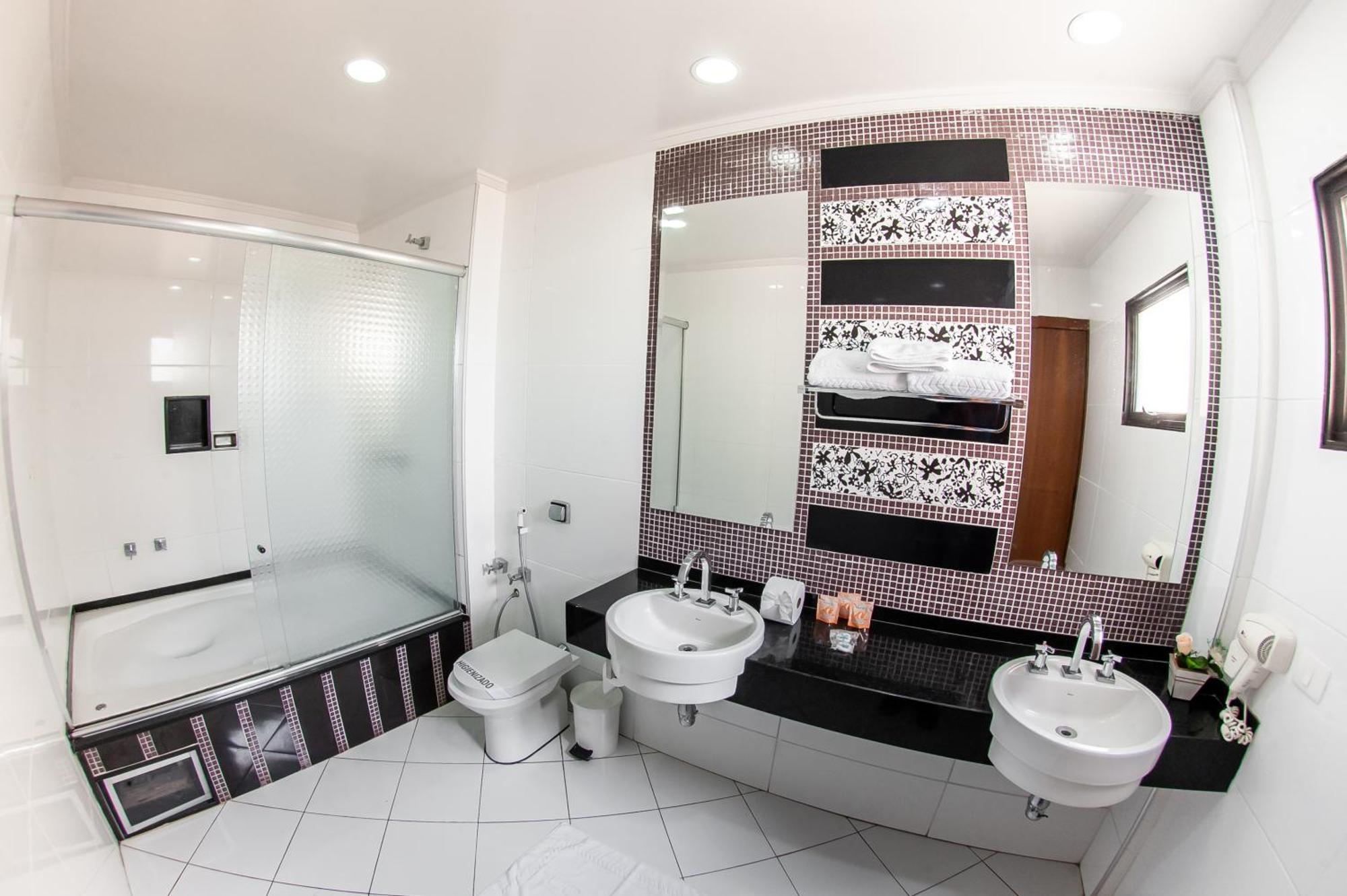 London Hotel 3*